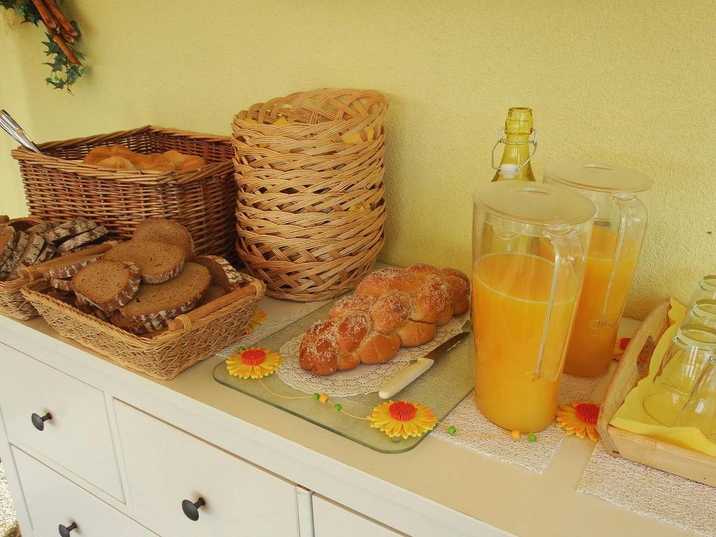 Haus Margarethe Hotel Morbisch am See Bagian luar foto
